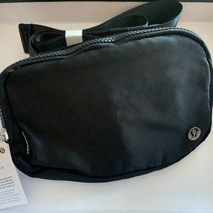 LULULEMON EVERYWHERE BELT BAG 1L BLACK YOGA NEW WITH TAGS